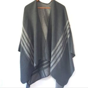 BB Dakota Shawl - never worn, Like new condition